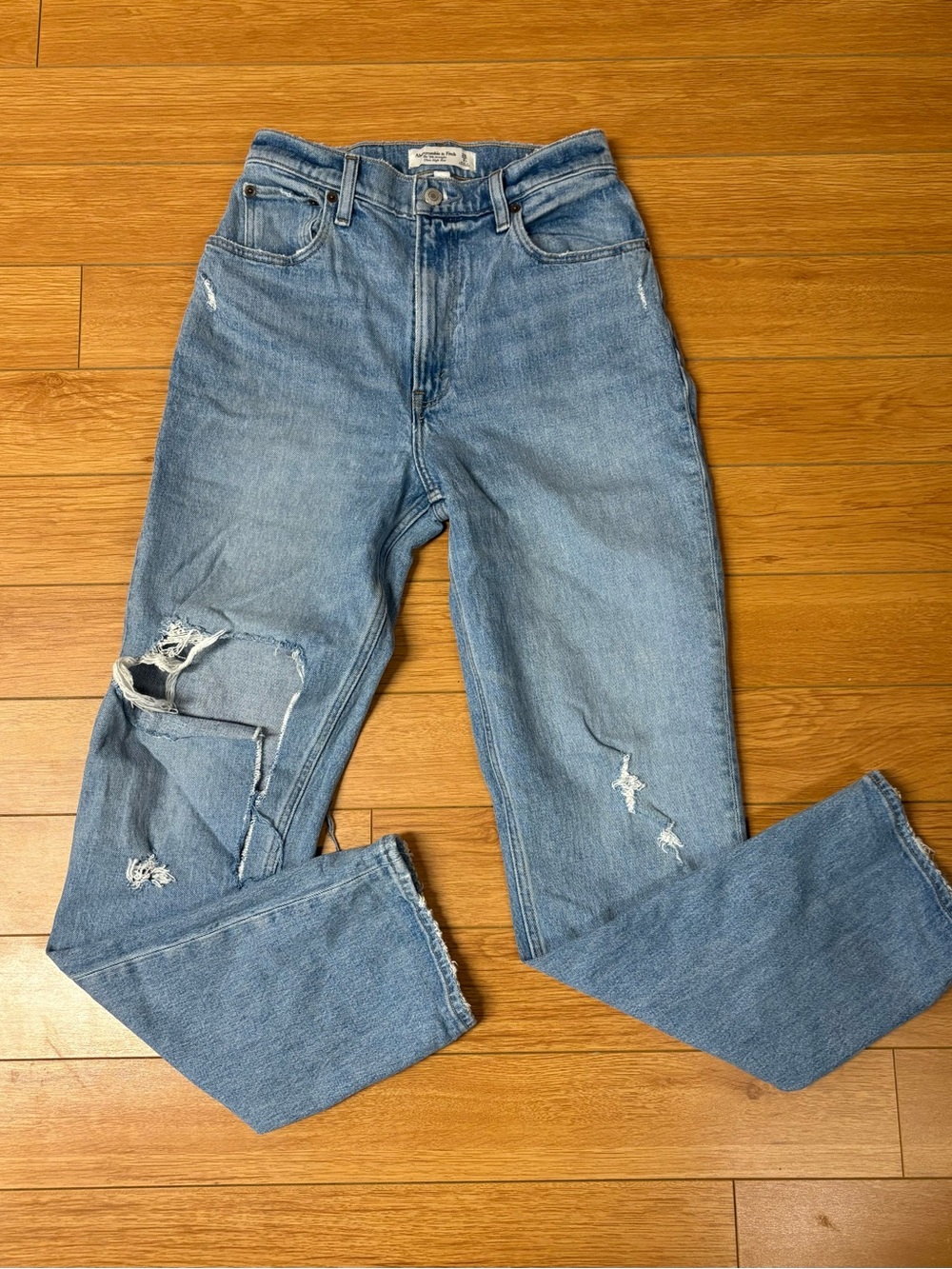 Abercrombie & Fitch Light Blue Distressed Women’s Jeans